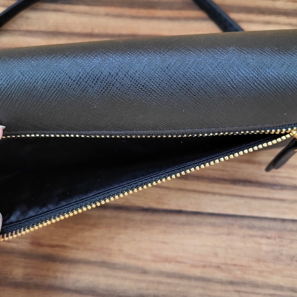 Victoria's Secret Black Crossbody w/Black Leather & Silver Chain Straps, EUC - Picture 3 of 7